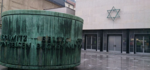 Shoah Memorial/Holocaust Memorial